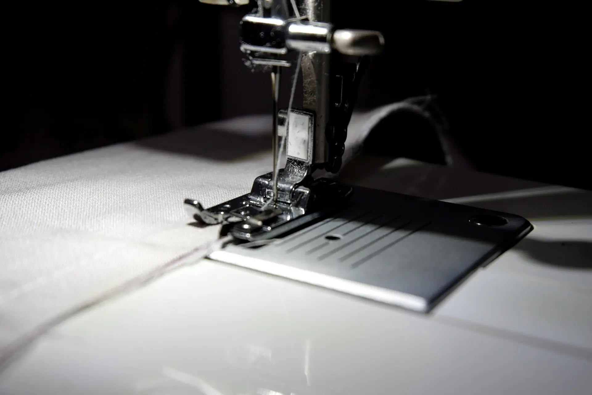 semi,overlock,foot,on,portable,sewing,machines